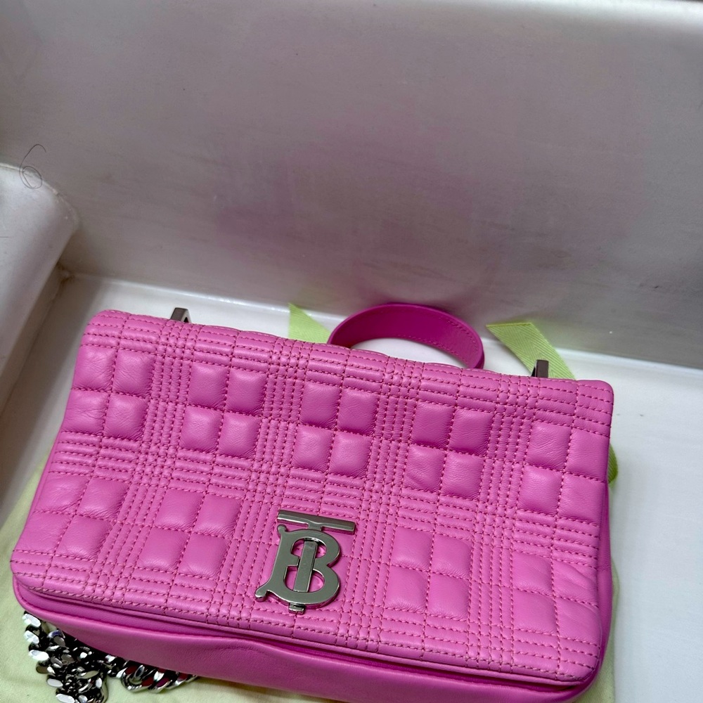 Burberry purse brand new never been used in Pink